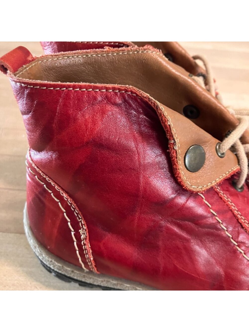 V Italia Womens Burnished Leather Poland Ankle Boots Size 36 EU 6 US Red AN EXC - Picture 2 of 13